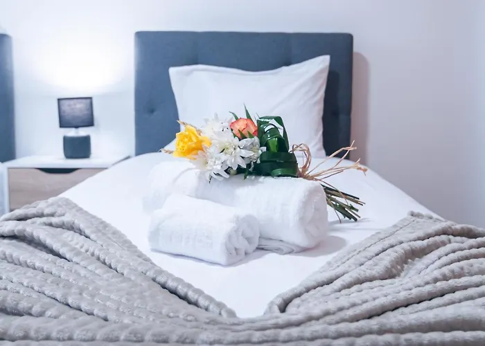 Apartment Island Jewel