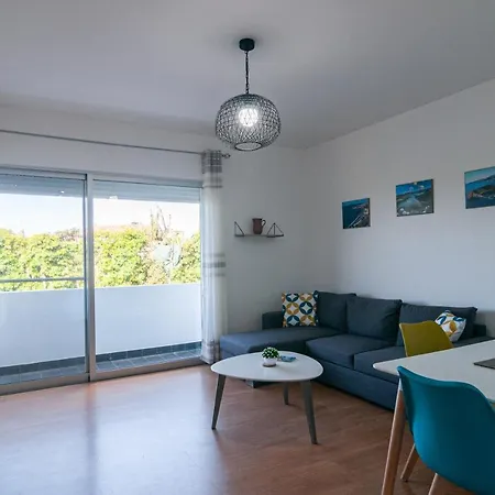 Apartment Island Jewel