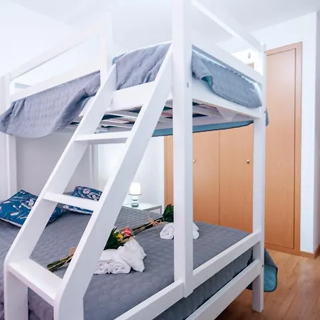 Apartment Island Jewel