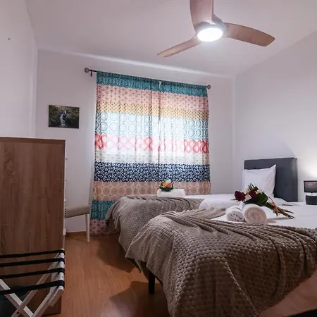 Apartment Island Jewel